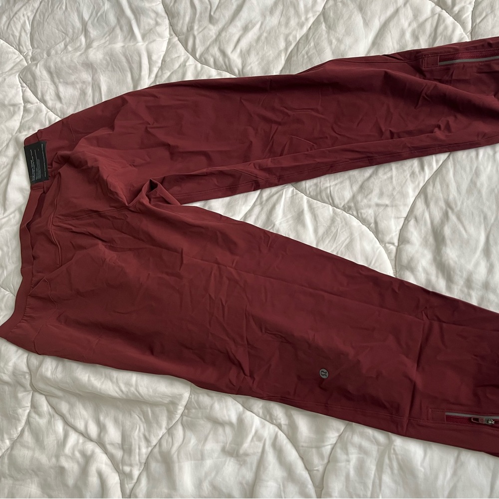 Lululemon men’s surge jogger shorter